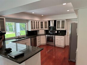13250 SW 72nd Ave in Miami, FL - Building Photo - Building Photo