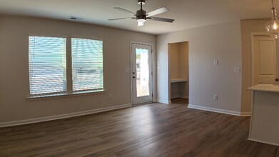 205 Higher Ct in Fountain Inn, SC - Foto de edificio - Building Photo