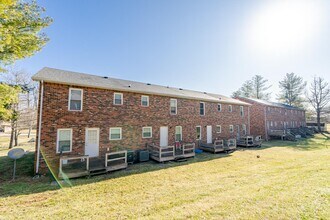313 Berkley Ct in Radcliff, KY - Building Photo - Building Photo