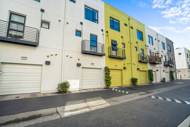 1313 Wood St in Oakland, CA - Building Photo - Building Photo