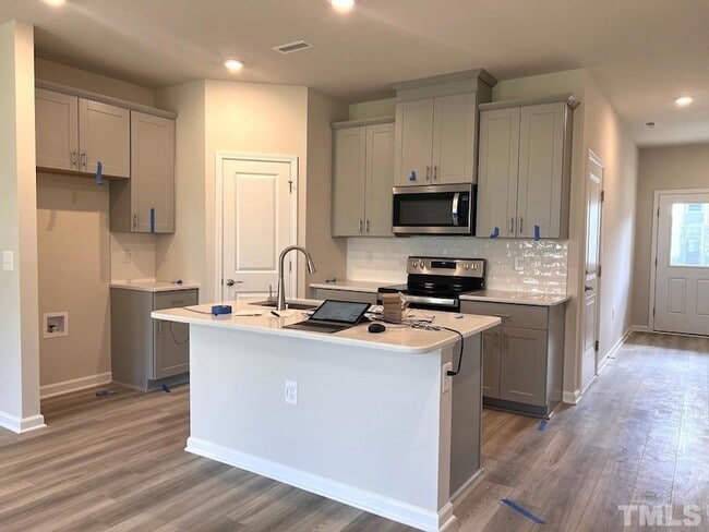 926 Field Ivy Dr in Fuquay Varina, NC - Building Photo - Building Photo
