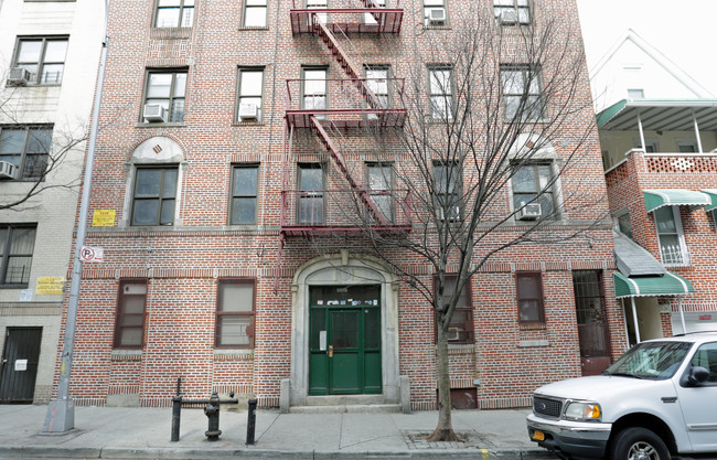 3561 Dekalb Ave in Bronx, NY - Foto de edificio - Building Photo