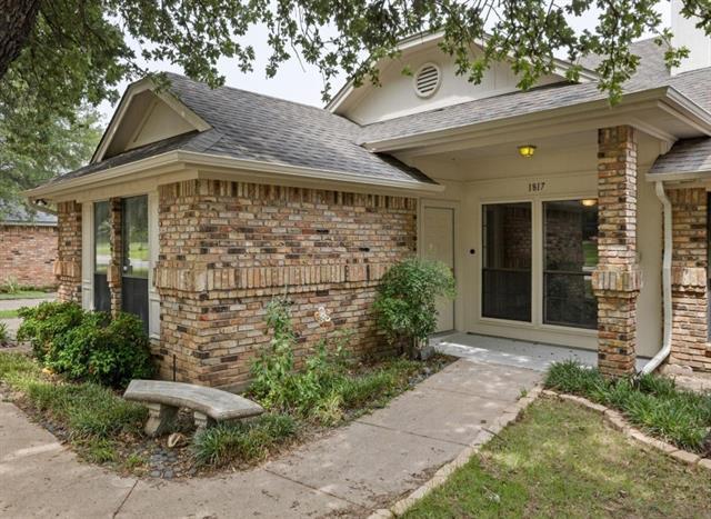 1817 Crooked Ln in Fort Worth, TX - Foto de edificio