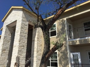 Bailey Square in Cuero, TX - Building Photo - Building Photo