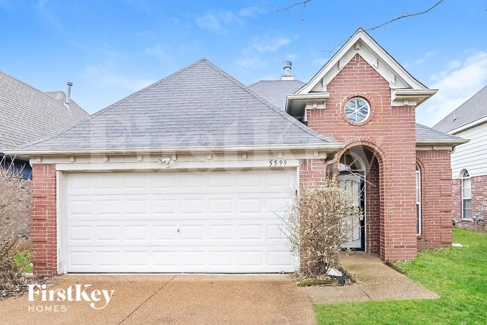 5599 Queens Ring Cove in Memphis, TN - Foto de edificio