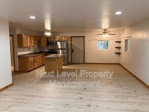 212 Lake Blaine Dr in Kalispell, MT - Foto de edificio - Building Photo