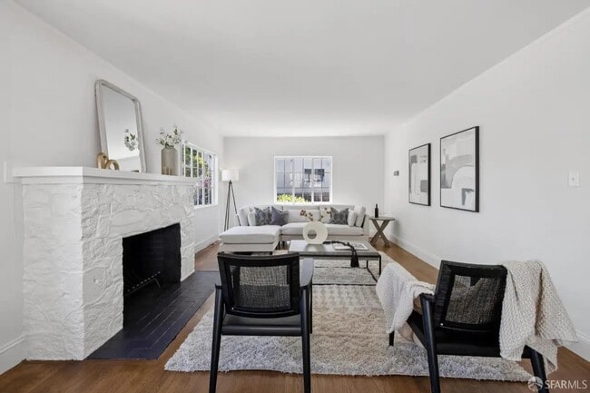 1115 Capuchino Ave in Burlingame, CA - Building Photo - Building Photo