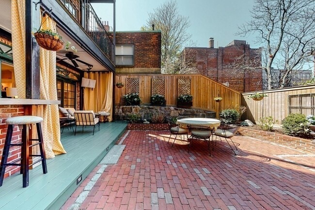 127 Pinckney St, Unit 1## in Boston, MA - Building Photo - Building Photo