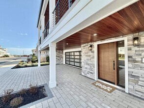 100 S Frontenac Ave in Margate City, NJ - Foto de edificio - Building Photo