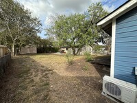 712 E Mesquite Ln in Victoria, TX - Foto de edificio - Building Photo