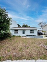 2070 Loma Linda Way N in Clearwater, FL - Building Photo