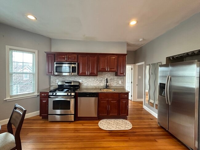 193 Mount Hope Ave, Unit #2 in Fall River, MA - Foto de edificio - Building Photo