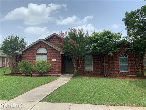 779 N Valley Pkwy in Lewisville, TX - Building Photo