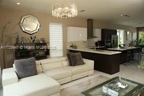 10463 NW 66th St in Doral, FL - Building Photo