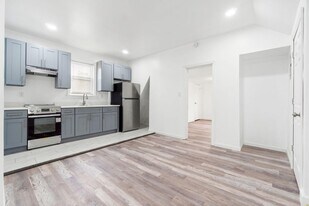 130 Elmwood Ave, Unit 3 in East Orange, NJ - Building Photo