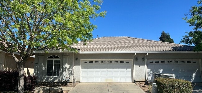 property at 689 Gateway Cir