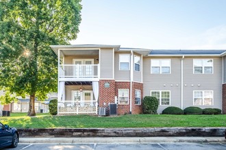 The Oaks Apartments in Sanford, NC - Building Photo - Building Photo