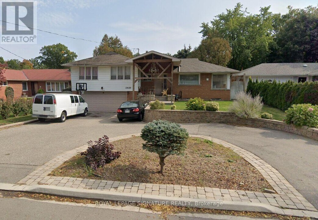 1410 Larchview Trail in Mississauga, ON - Building Photo