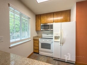 2055 Amanda Way in Chico, CA - Building Photo - Building Photo