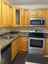 6701 NW 169th St in Hialeah, FL - Building Photo - Building Photo