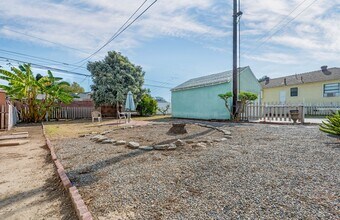 2160 Mira Mar Ave in Long Beach, CA - Foto de edificio - Building Photo