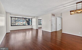 1077 30th St NW in Washington, DC - Building Photo