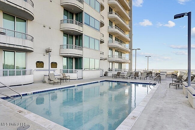 2060 Beach Blvd, Unit 901 in Biloxi, MS - Building Photo - Building Photo