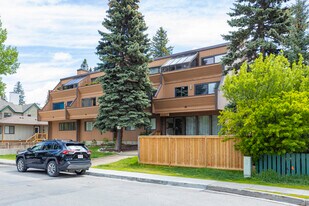406 Squirrel St in Banff, AB - Building Photo