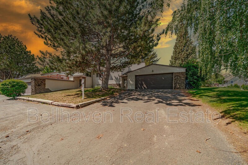12000 S Sunrise Cir in Idaho Falls, ID - Foto de edificio