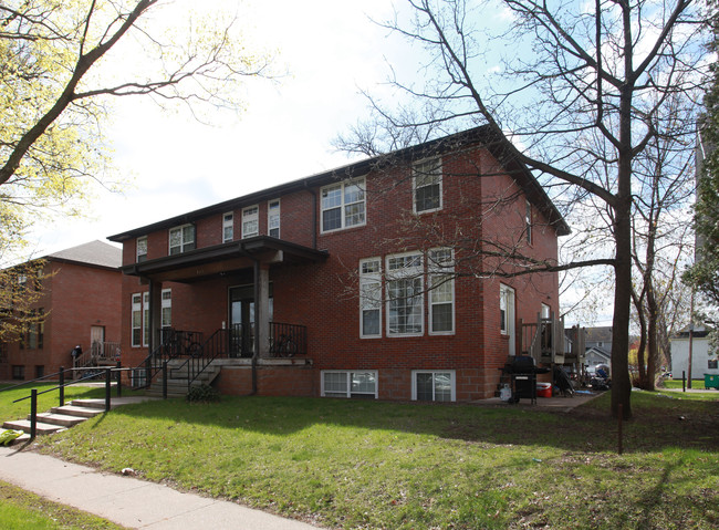 133 Niagara St in Eau Claire, WI - Foto de edificio - Building Photo