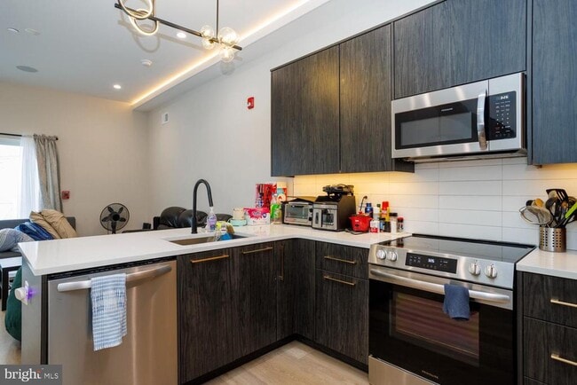 618 N 35th St in Philadelphia, PA - Building Photo - Building Photo