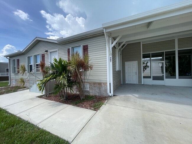 907 Barefoot Blvd in Sebastian, FL - Building Photo - Building Photo