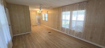 745 Bottle Brush Ct in Leesburg, FL - Building Photo - Building Photo