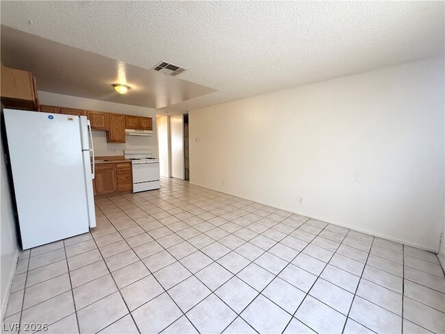 4220 Stewart Ave, Unit 2 in Las Vegas, NV - Building Photo - Building Photo