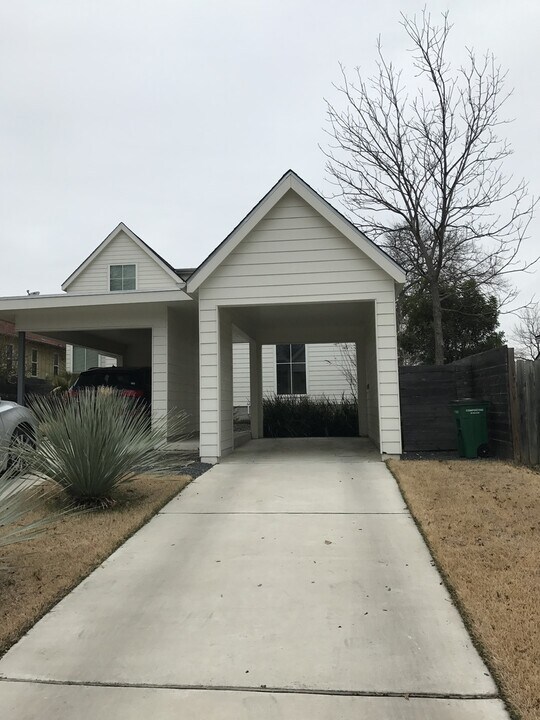 2212 Iva Ln in Austin, TX - Building Photo