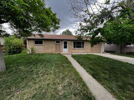 Adorable 3 bed 1 bath home in Fort Collins! in Fort Collins, CO - Building Photo