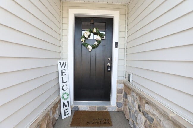 124 Magnolia Ln in State College, PA - Building Photo - Building Photo