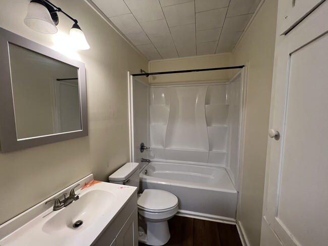 809 E Sullenberger Ave in Malvern, AR - Building Photo - Building Photo