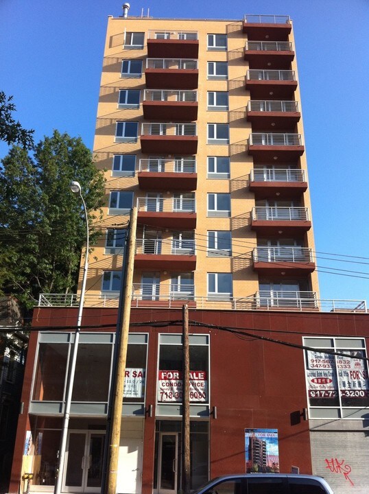 143-26 41st Ave in Flushing, NY - Building Photo