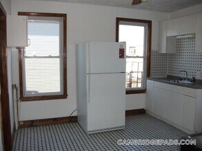 167 Charles St, Unit 3 in Cambridge, MA - Foto de edificio - Building Photo