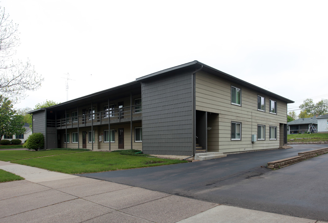 906 Barland St in Eau Claire, WI - Building Photo