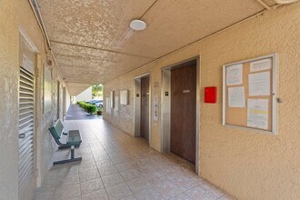 4570 NW 18th Ave in Pompano Beach, FL - Building Photo - Building Photo