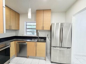 1332 NE 177th St in North Miami Beach, FL - Building Photo - Building Photo