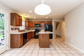 401 Creekstone Dr in Indianapolis, IN - Building Photo - Building Photo