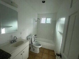 1499 W 35th Pl, Unit 1499 W 35th Pl #4 in Los Angeles, CA - Building Photo