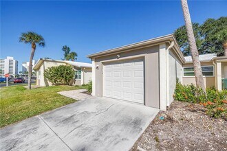 111 Whispering Sands Cir in Sarasota, FL - Building Photo - Building Photo