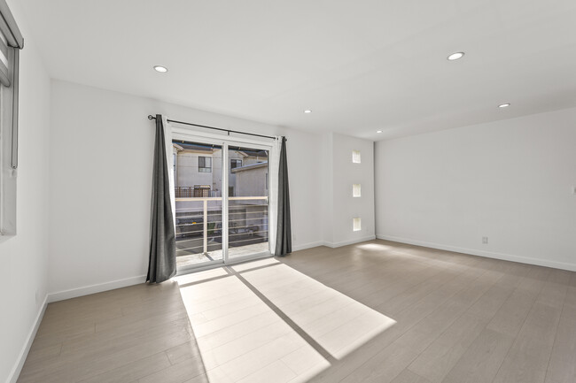 712 Pacific St, Unit # 3 in Santa Monica, CA - Foto de edificio - Building Photo