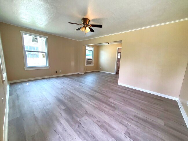 1878 Delaware St in Beaumont, TX - Building Photo - Building Photo