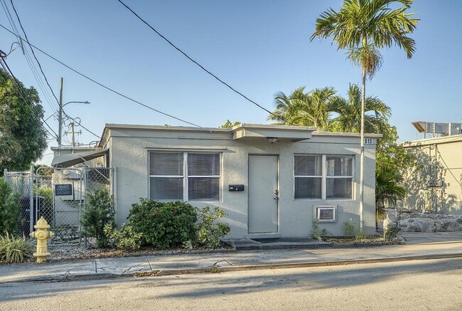 813 9th Ave N in Lake Worth Beach, FL - Building Photo - Building Photo