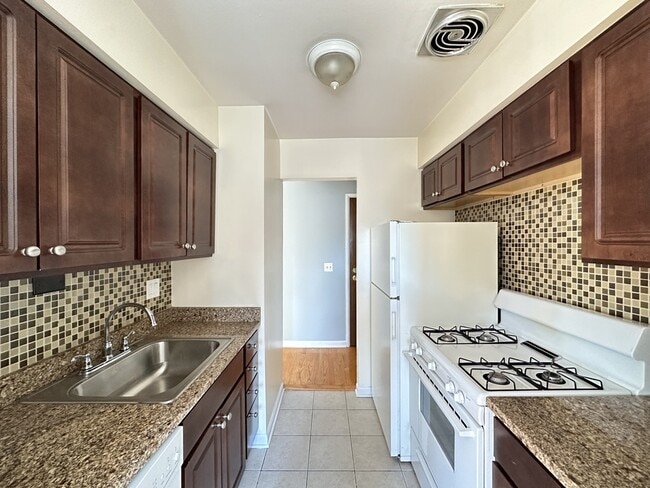 5820 N Sheridan Rd in Chicago, IL - Building Photo - Building Photo